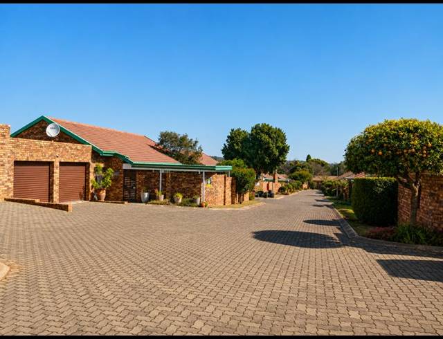 3 BEDROOM TOWNHOUSE FOR SALE IN CLUBVIEW